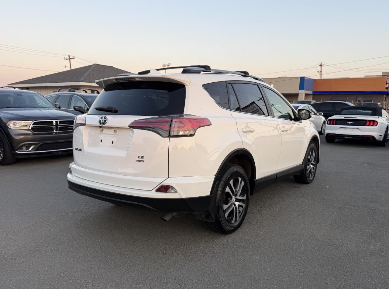 Toyota RAV4 LE AWD 2017