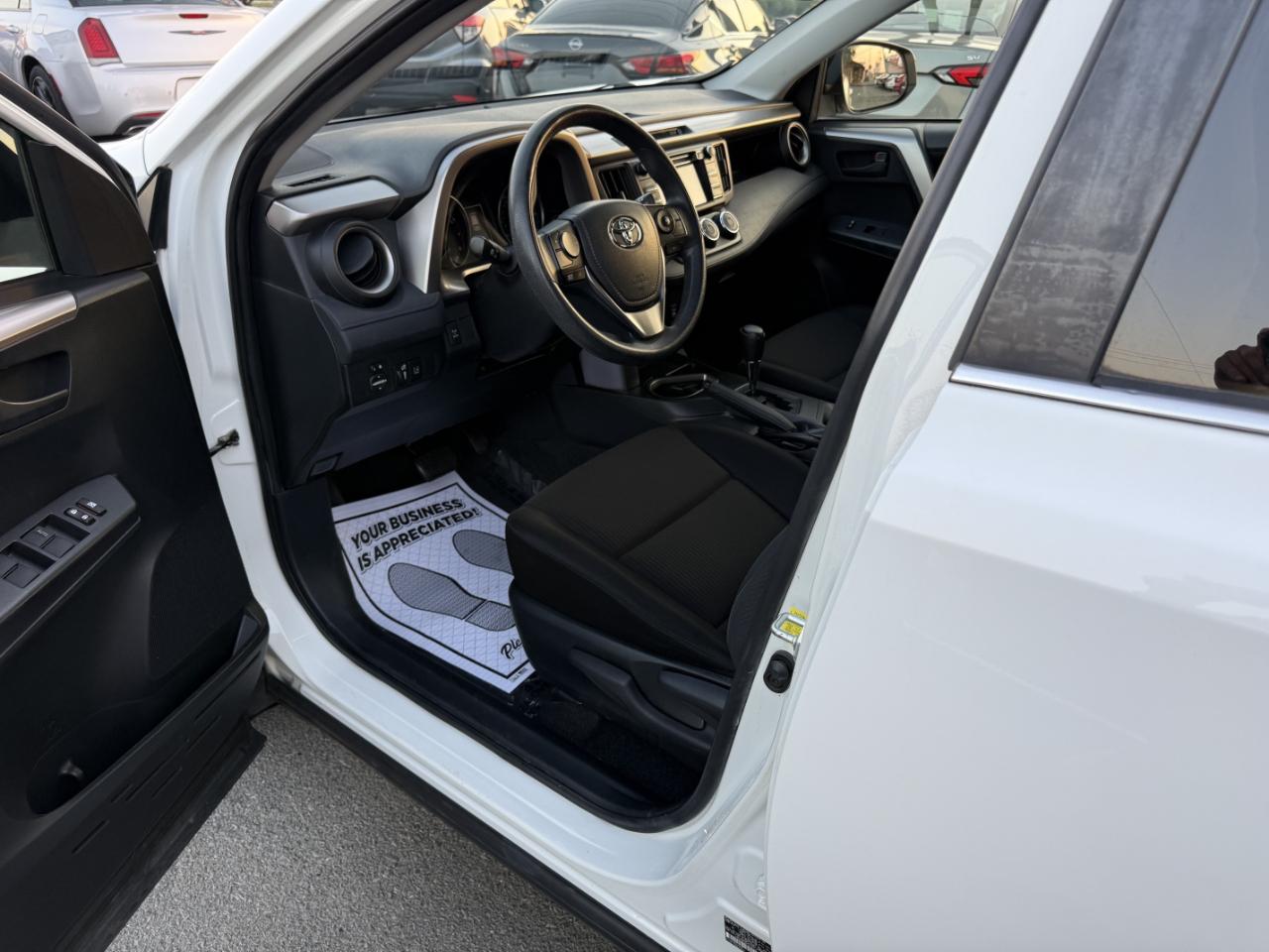 Toyota RAV4 LE AWD 2017