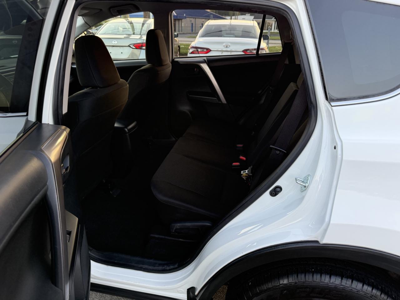 Toyota RAV4 LE AWD 2017