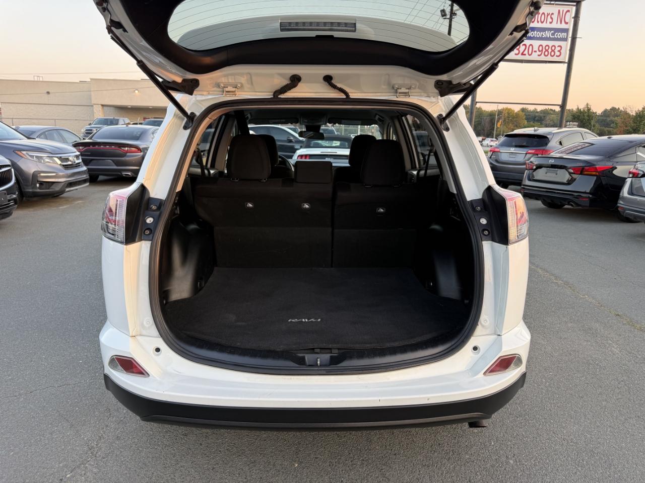 Toyota RAV4 LE AWD 2017