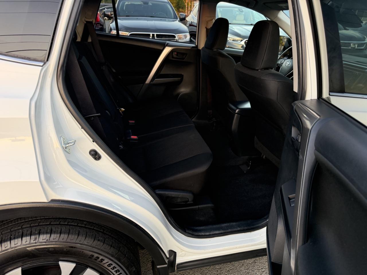 Toyota RAV4 LE AWD 2017