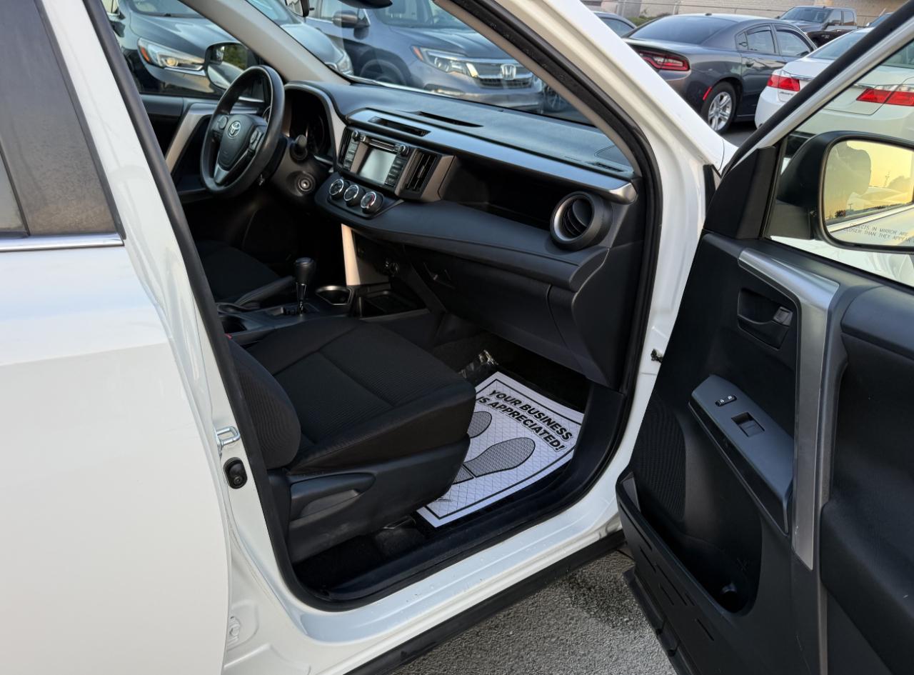 Toyota RAV4 LE AWD 2017