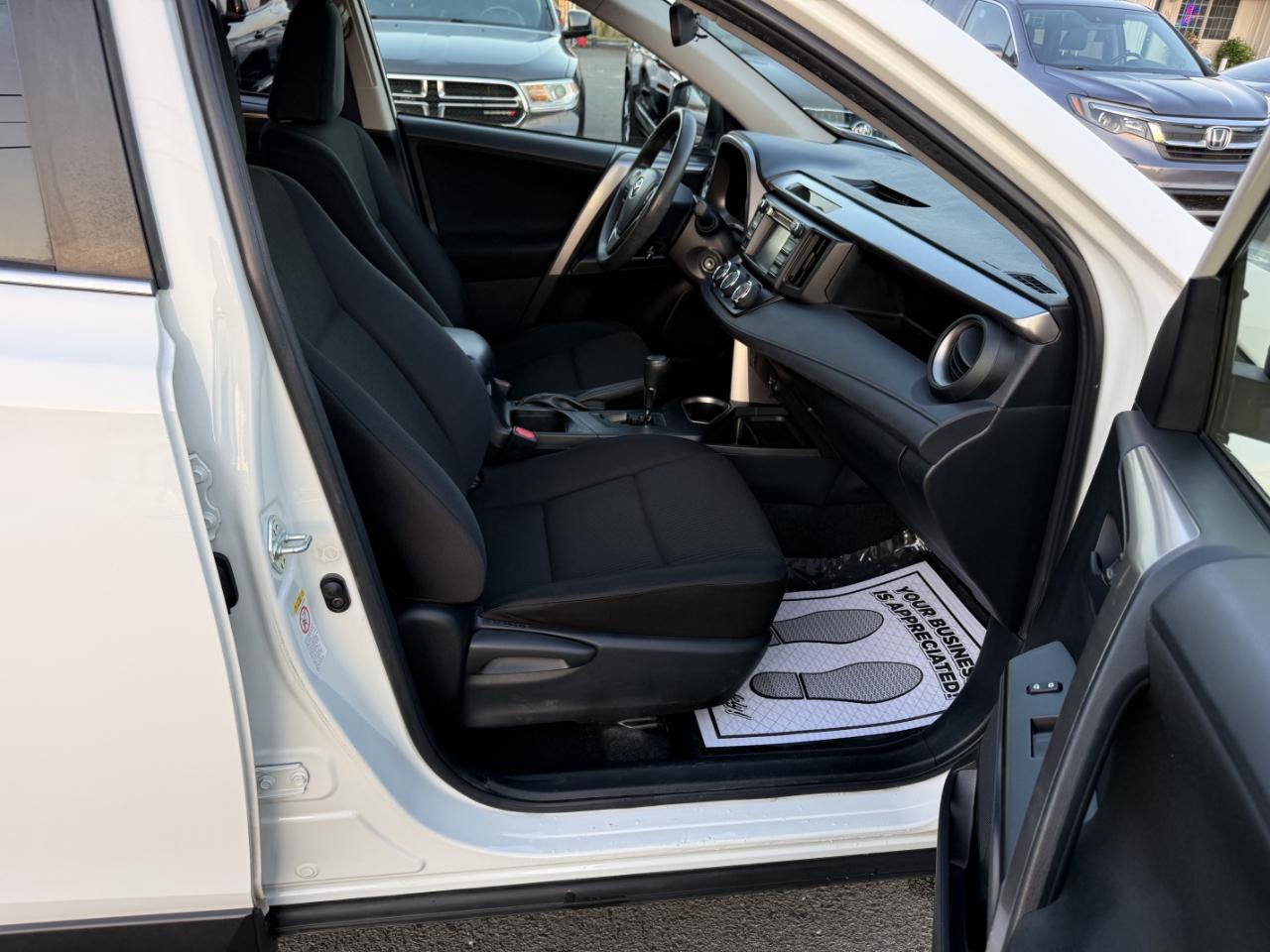 Toyota RAV4 LE AWD 2017