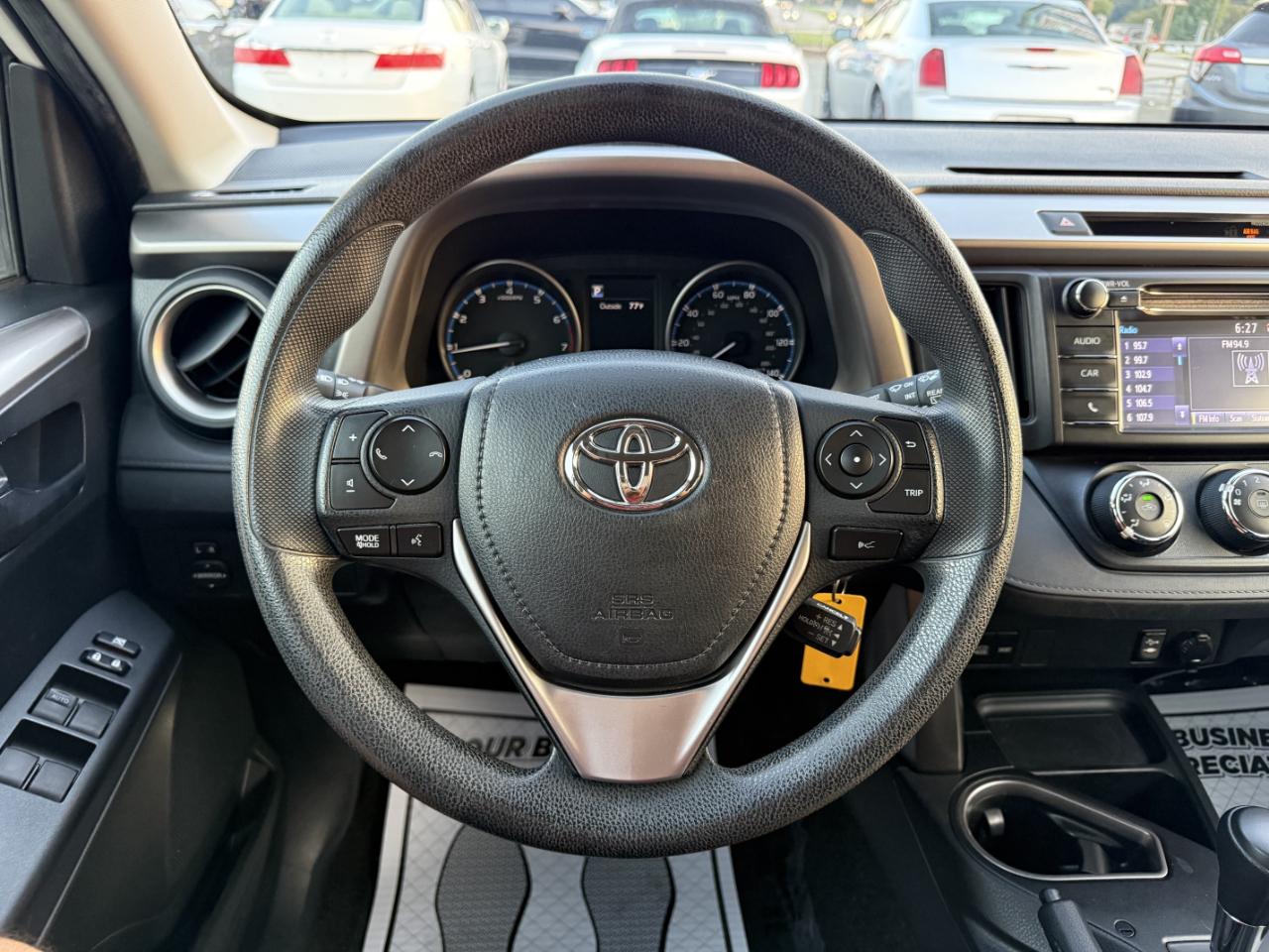 Toyota RAV4 LE AWD 2017