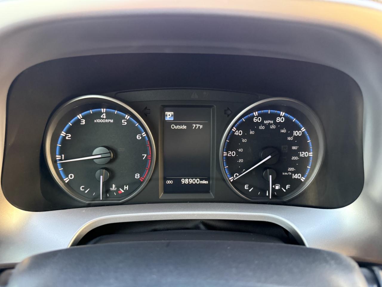 Toyota RAV4 LE AWD 2017