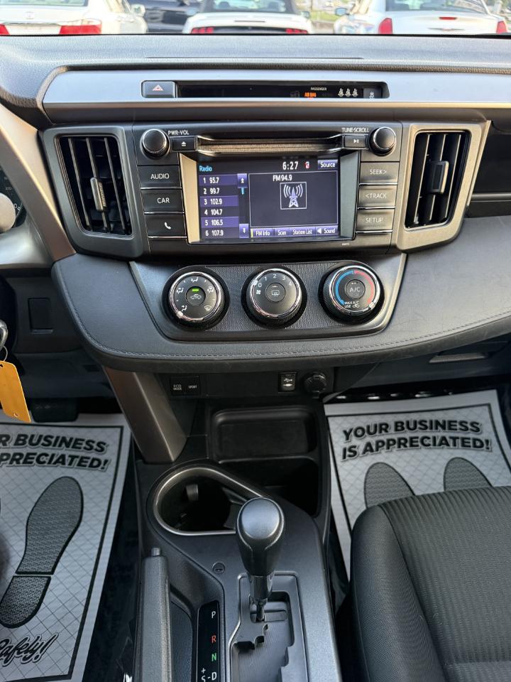 Toyota RAV4 LE AWD 2017