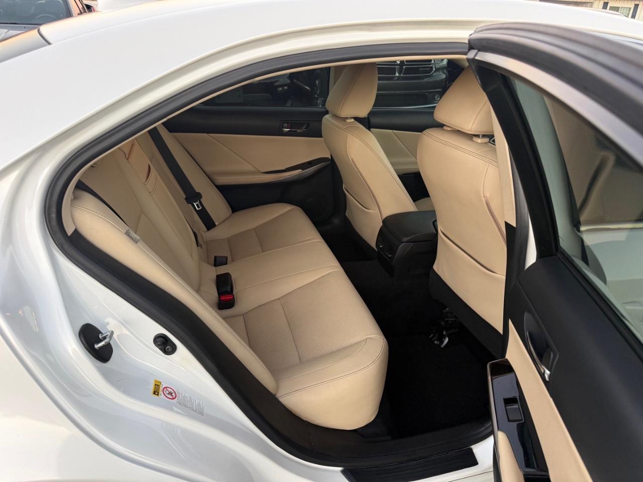 Lexus IS 250 RWD 2015