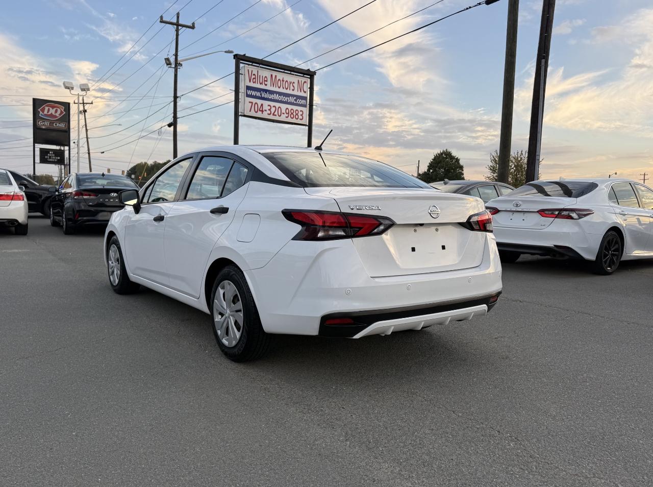 Nissan Versa S CVT 2020