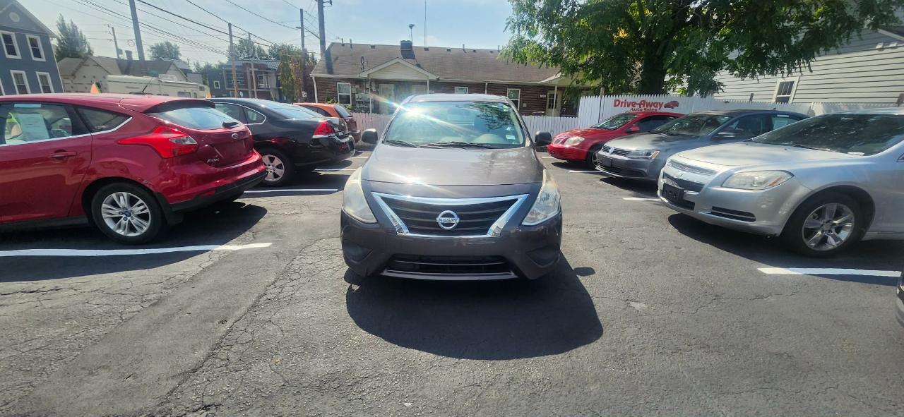 Nissan Versa 1.6 S 5M 2015