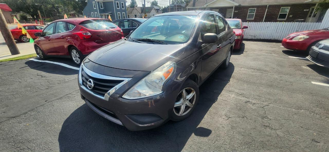 Nissan Versa 1.6 S 5M 2015