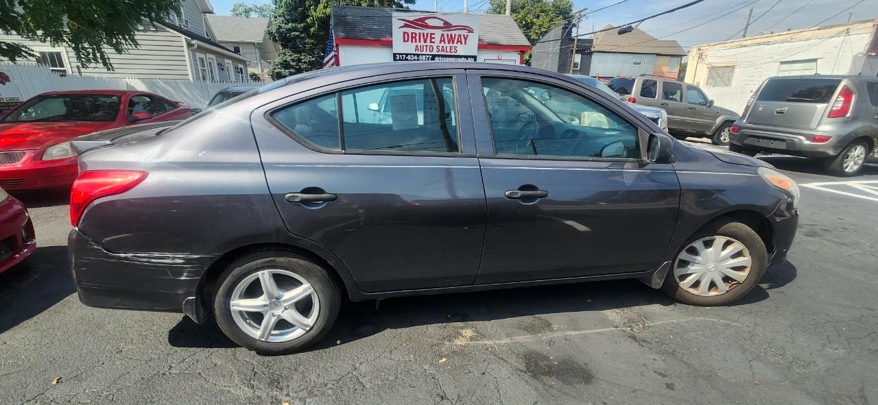 Nissan Versa 1.6 S 5M 2015