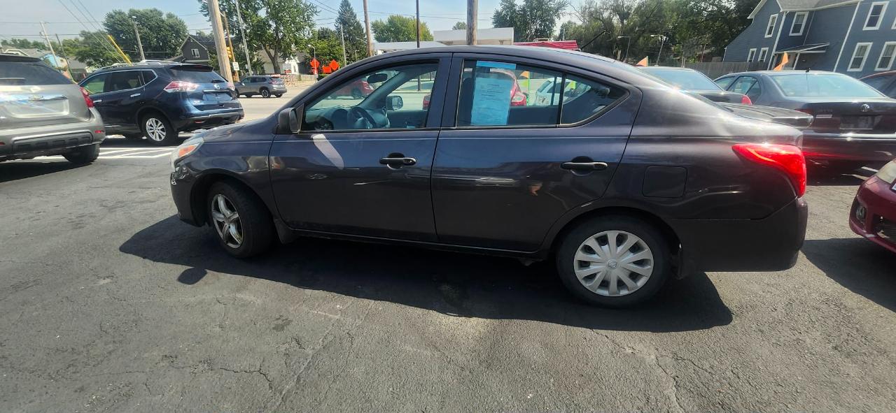 Nissan Versa 1.6 S 5M 2015