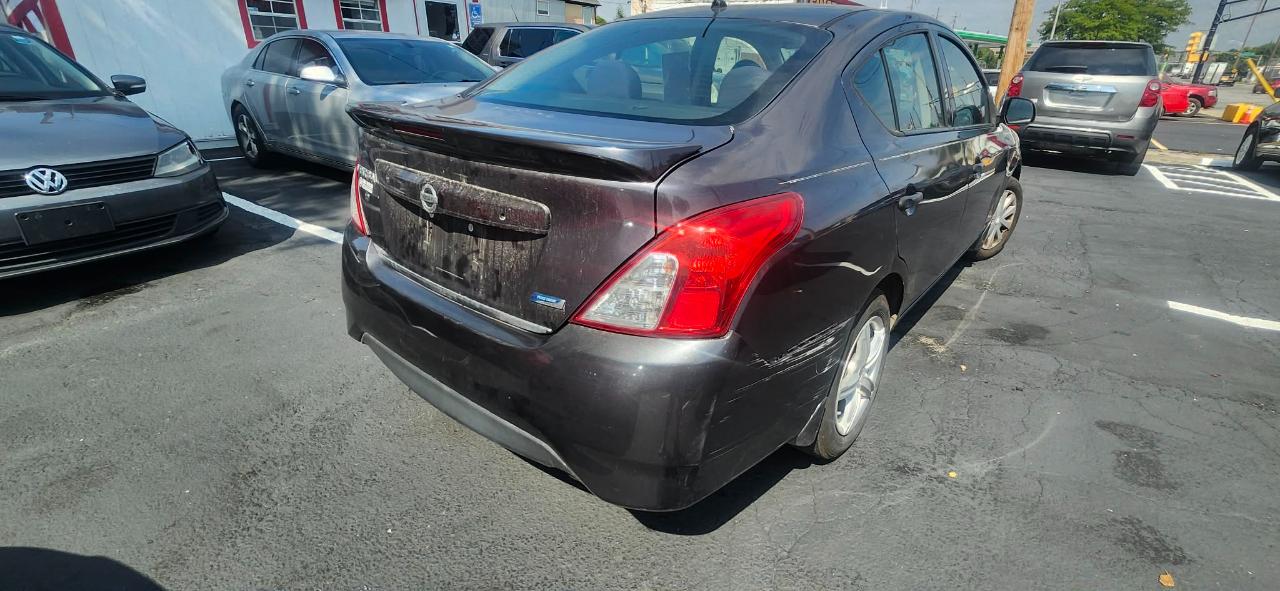 Nissan Versa 1.6 S 5M 2015