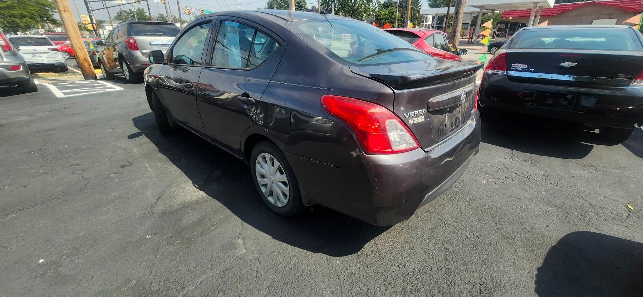 Nissan Versa 1.6 S 5M 2015