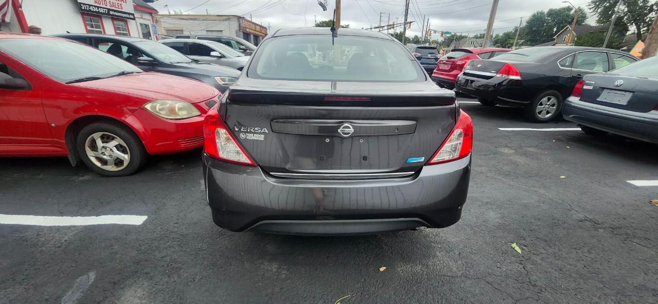 Nissan Versa 1.6 S 5M 2015