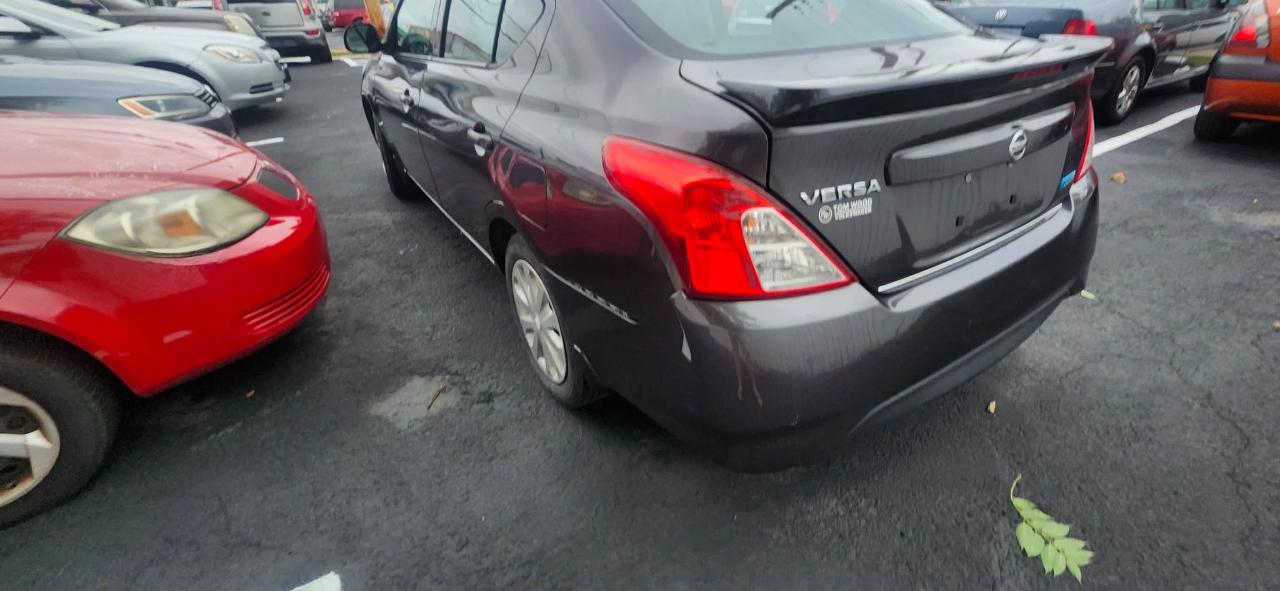Nissan Versa 1.6 S 5M 2015