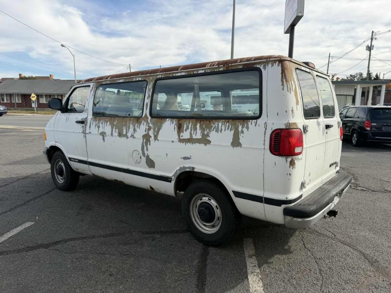 Dodge Ram Wagon B2500 2000