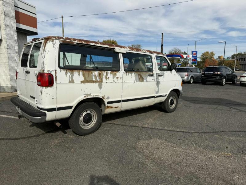 Dodge Ram Wagon B2500 2000