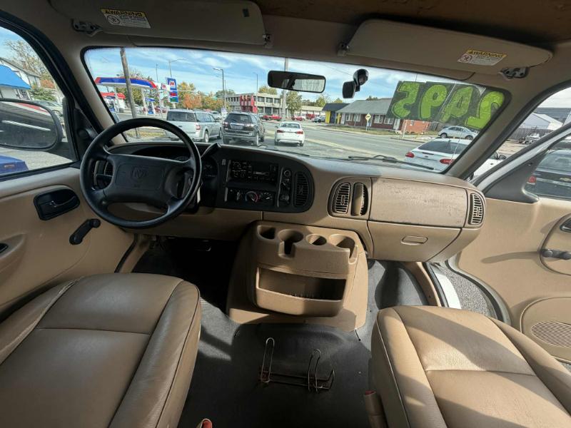 Dodge Ram Wagon B2500 2000