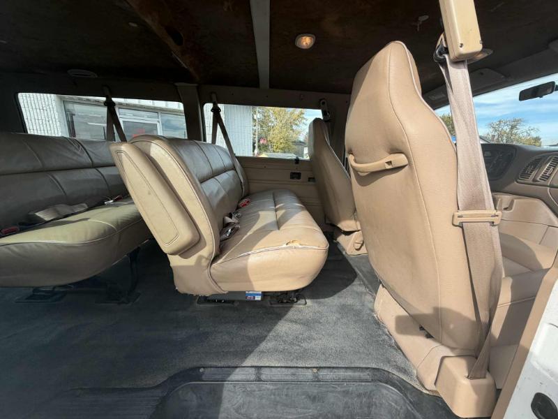 Dodge Ram Wagon B2500 2000