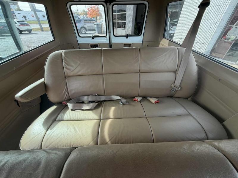 Dodge Ram Wagon B2500 2000