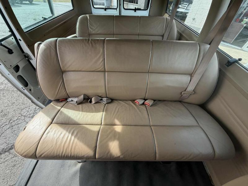 Dodge Ram Wagon B2500 2000