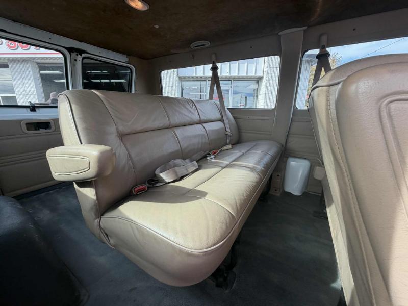 Dodge Ram Wagon B2500 2000