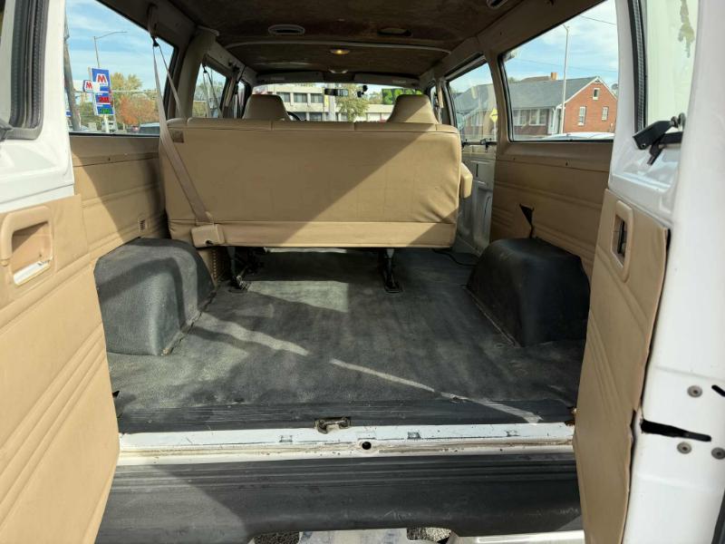 Dodge Ram Wagon B2500 2000