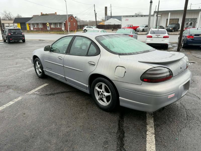 Pontiac Grand Prix GT sedan 2000
