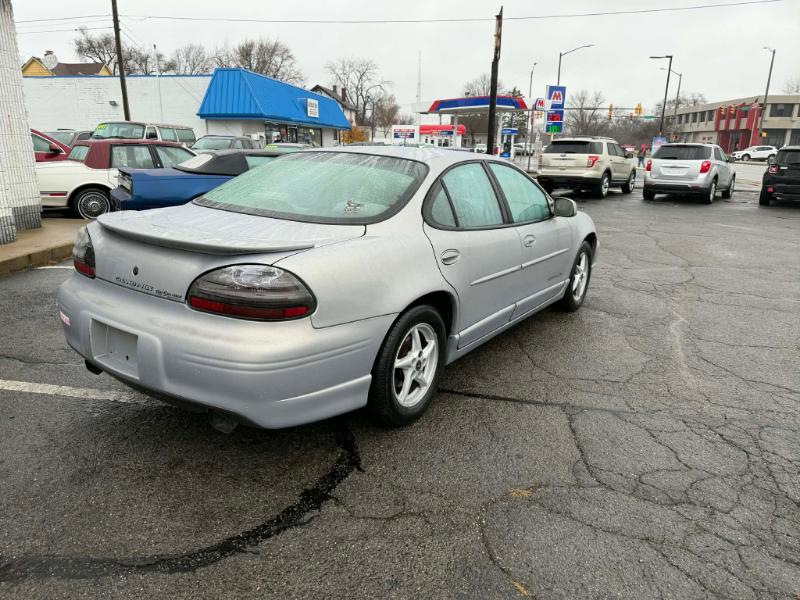 Pontiac Grand Prix GT sedan 2000