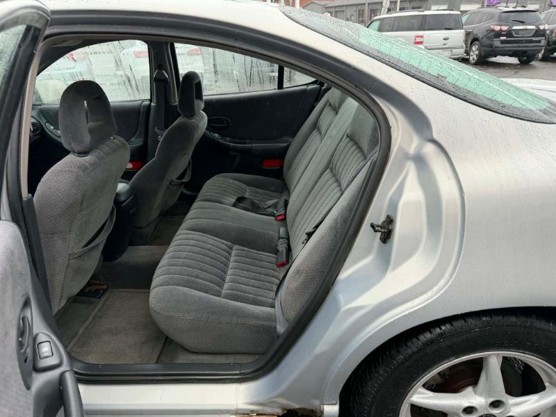 Pontiac Grand Prix GT sedan 2000