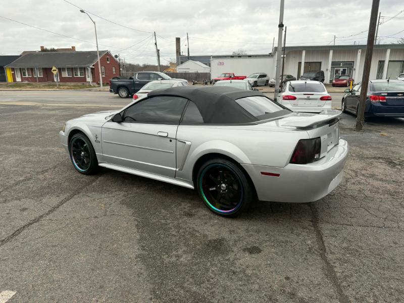 Ford Mustang Deluxe Convertible 2003
