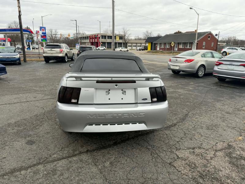 Ford Mustang Deluxe Convertible 2003