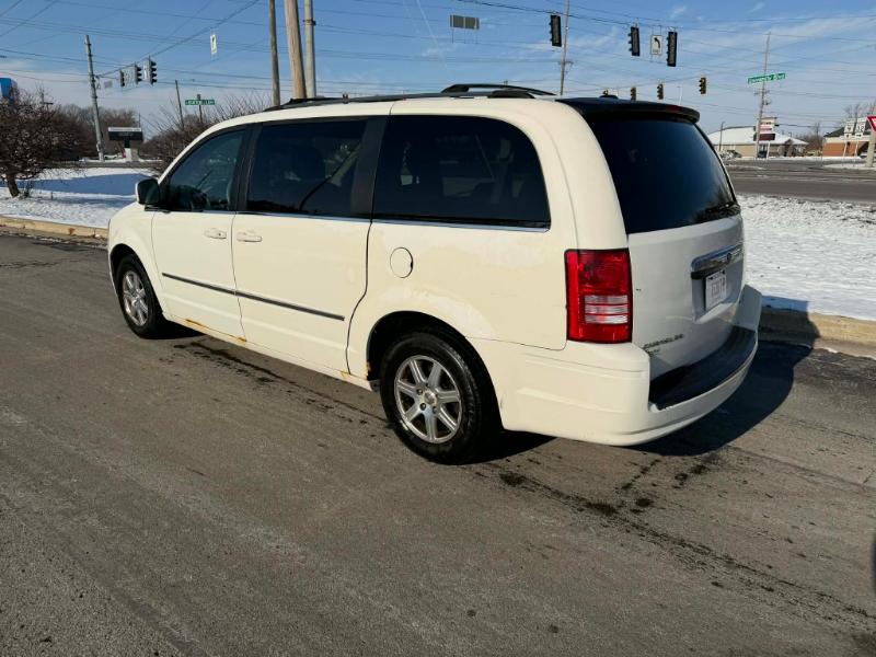 Chrysler Town & Country Touring 2010