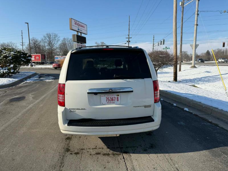 Chrysler Town & Country Touring 2010