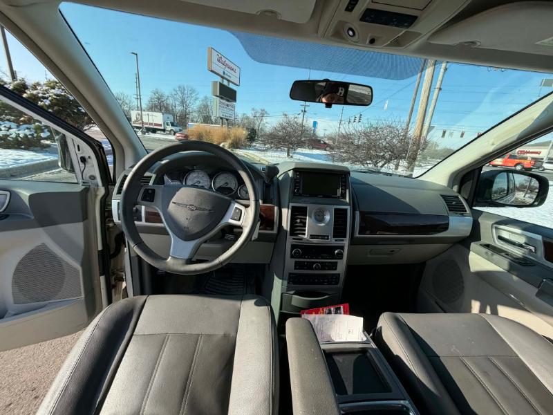 Chrysler Town & Country Touring 2010