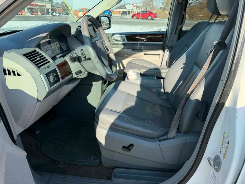 Chrysler Town & Country Touring 2010