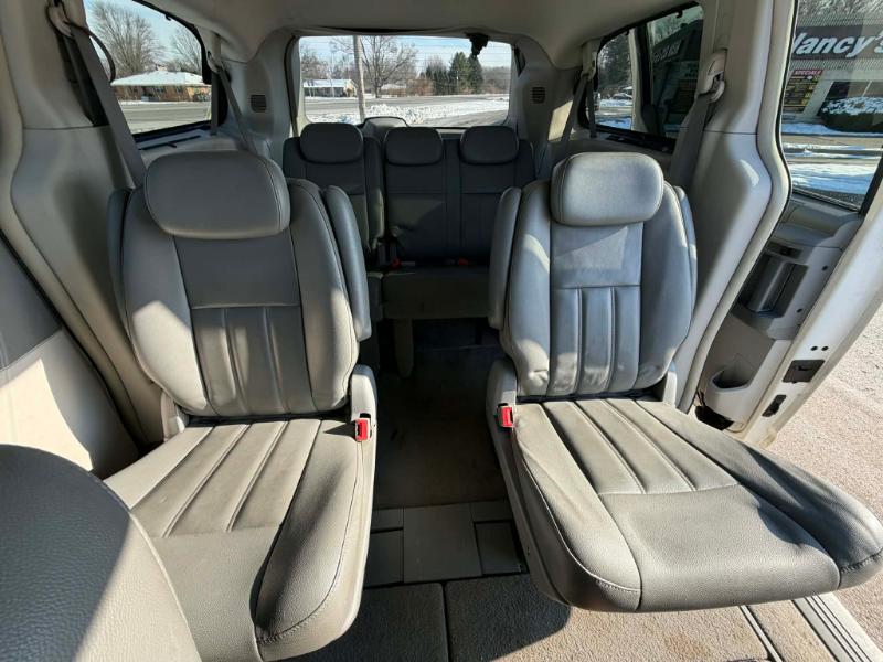 Chrysler Town & Country Touring 2010