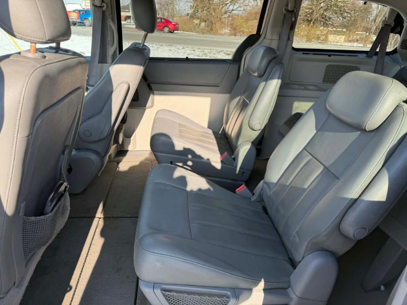 Chrysler Town & Country Touring 2010