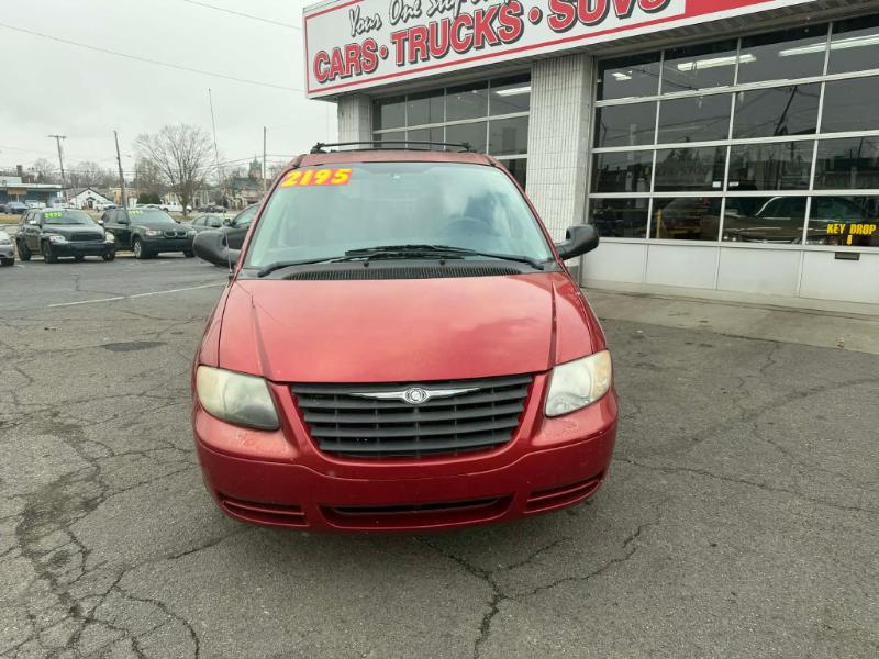 Chrysler Town & Country LX 2005