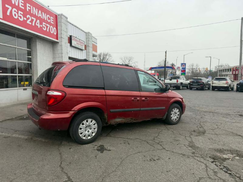 Chrysler Town & Country LX 2005