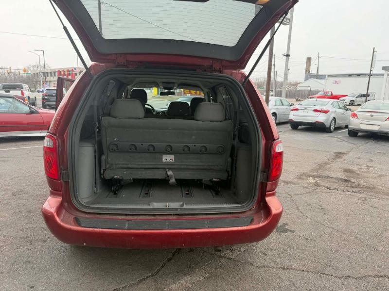 Chrysler Town & Country LX 2005