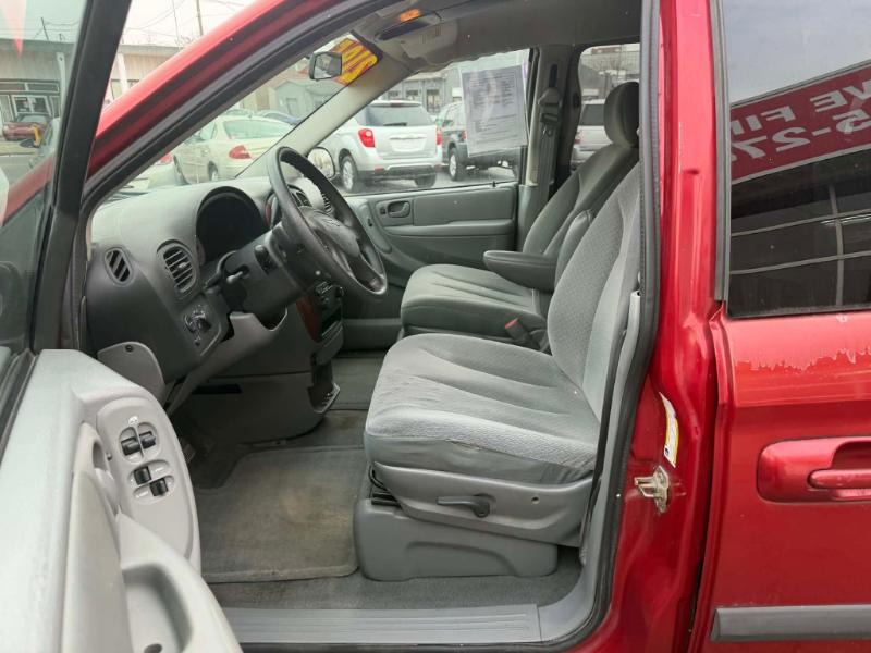 Chrysler Town & Country LX 2005