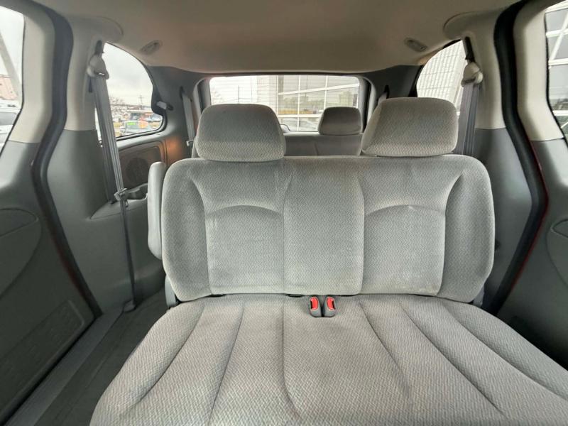 Chrysler Town & Country LX 2005