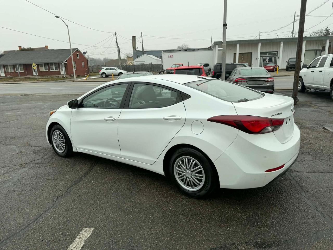 Hyundai Elantra SE 6AT 2016