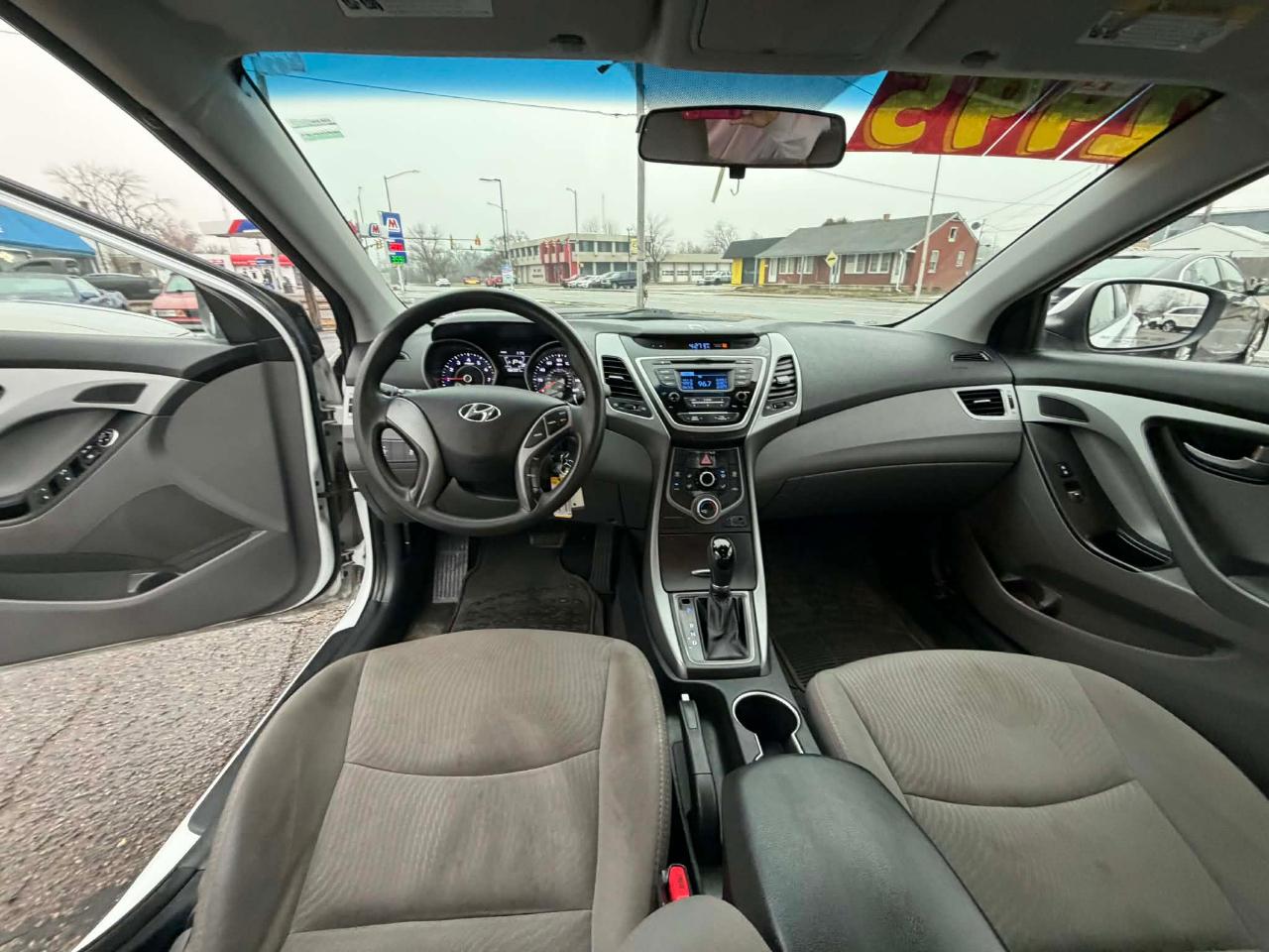 Hyundai Elantra SE 6AT 2016