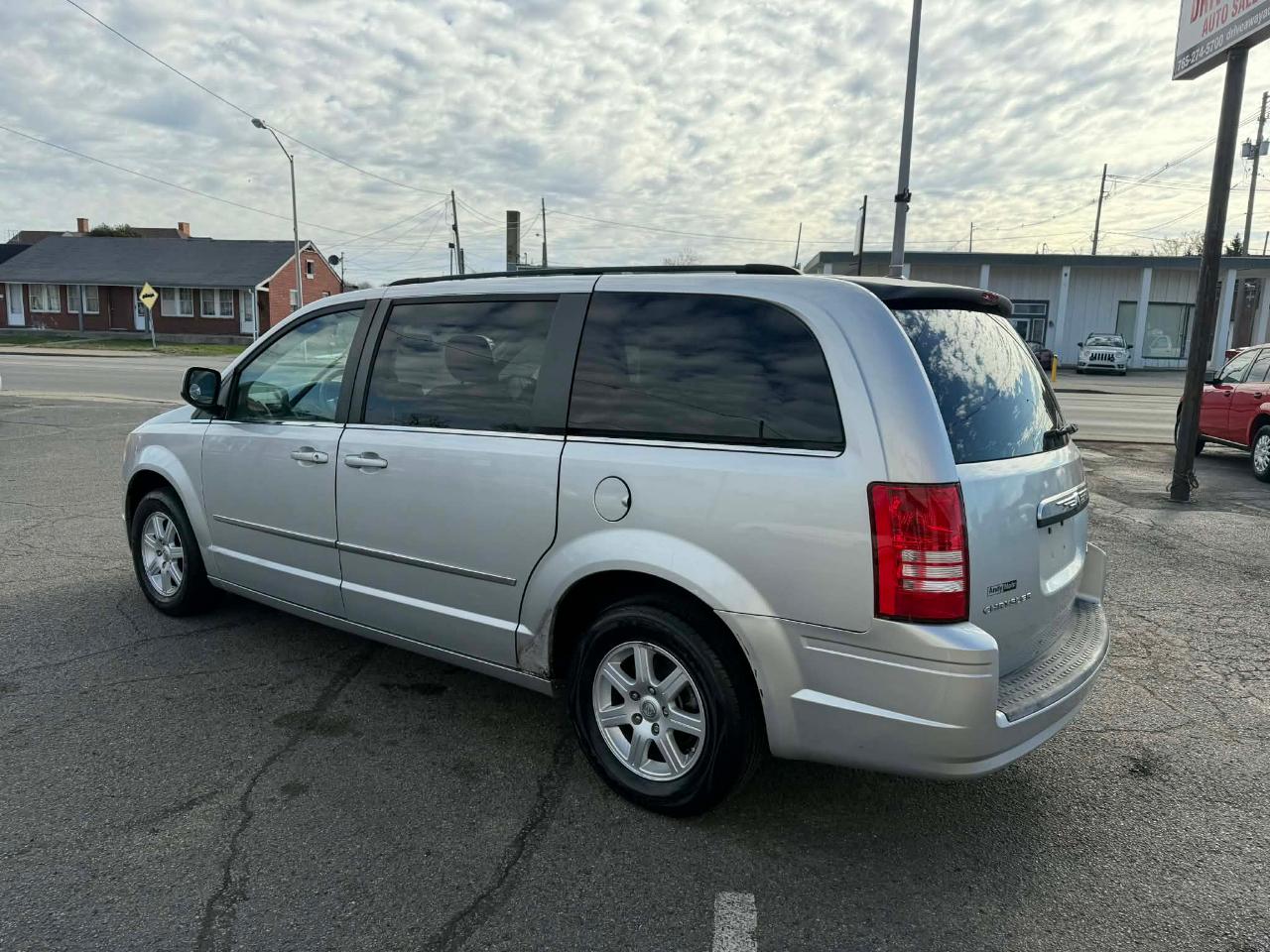 Chrysler Town & Country Touring 2010