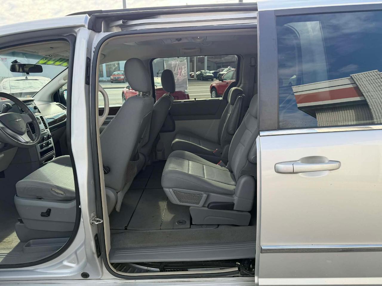 Chrysler Town & Country Touring 2010