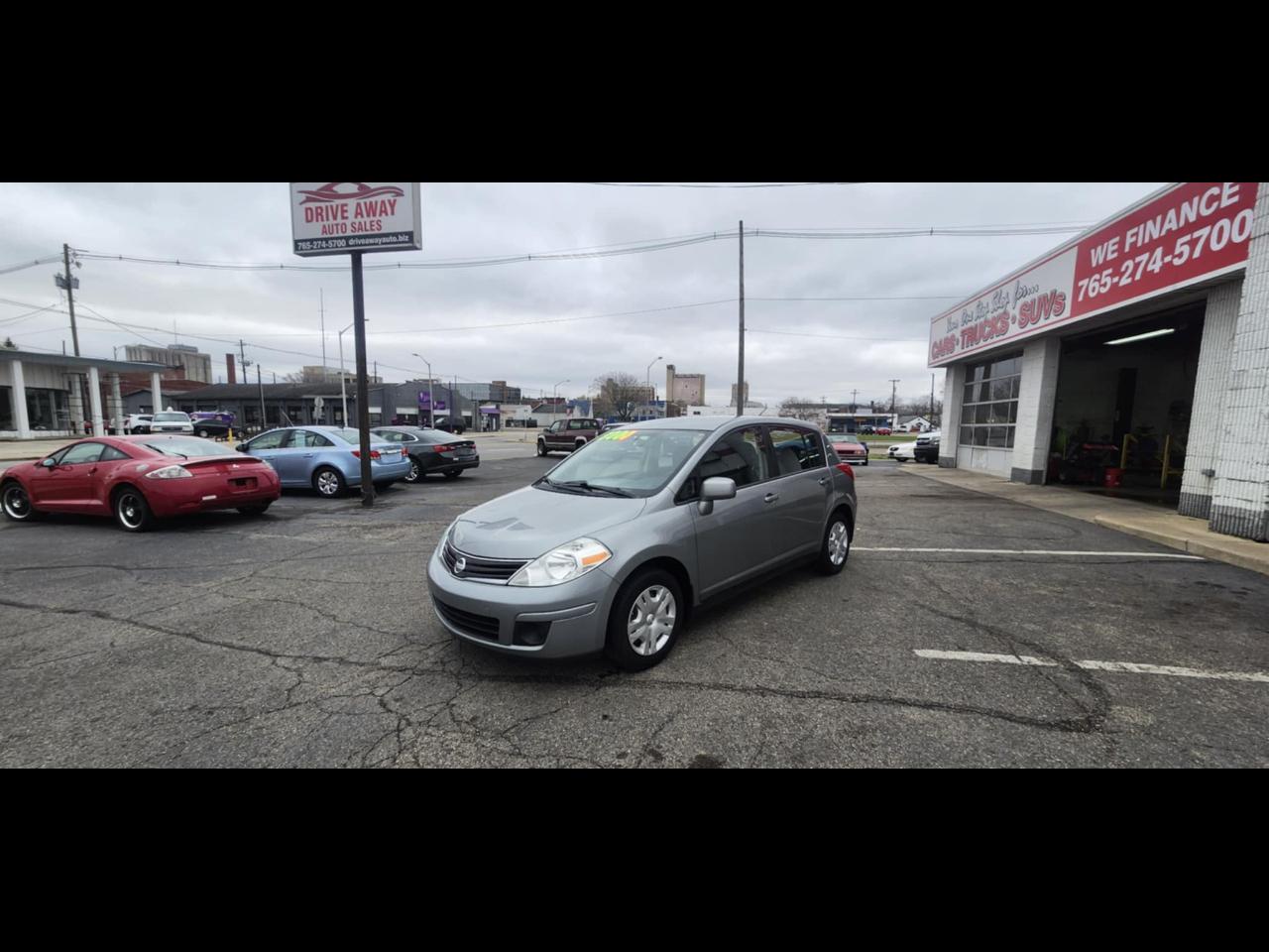 Nissan Versa 1.8 S Hatchback 2010