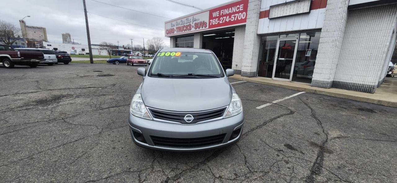 Nissan Versa 1.8 S Hatchback 2010